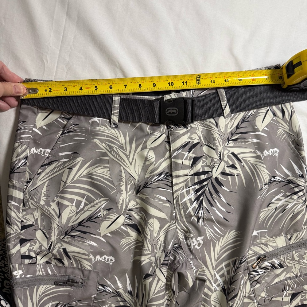 Ecko Unltd Gray Tropical Cargo Shorts Mens Sz34 NWOT - Picture 10 of 12
